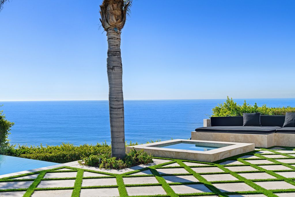 Enjoy-Superb-Living-and-Entertaining-in-35000000-Malibu-Mansion-9