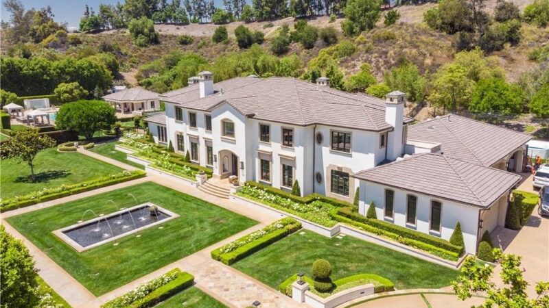 This $9,800,000 Los Altos Hills House features Modern Zen Space