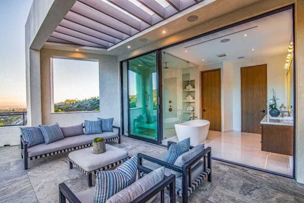 The Los Angeles Home is one of the most spectacular properties in Brentwood offers extraordinary unobstructed views now available for sale. This home located at 2447 Arbutus Dr, Los Angeles, California; offering 6 bedrooms and 12 bathrooms with over 7,700 square feet of living spaces.