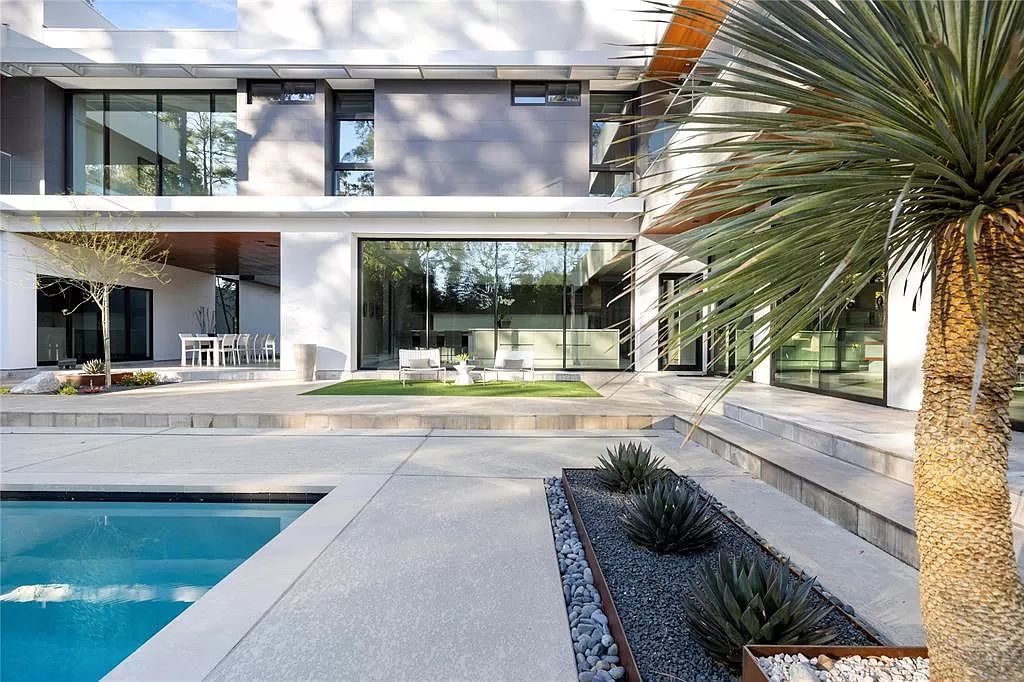 The Houston House is a one of finest modern homes in a quiet Bunker Hill neighborhood was designed to be energy efficient & sustainable now available for sale. This home located at 11 Gage Ct, Houston, Texas;