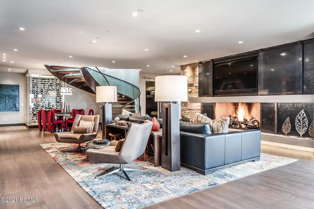 The Park City Home is a marvelous and magnificent estate now available for sale. This home located at 8742 N Lookout Ln, Park City, Utah; offering 6 bedrooms and 9 bathrooms with over 10,000 square feet of living spaces.