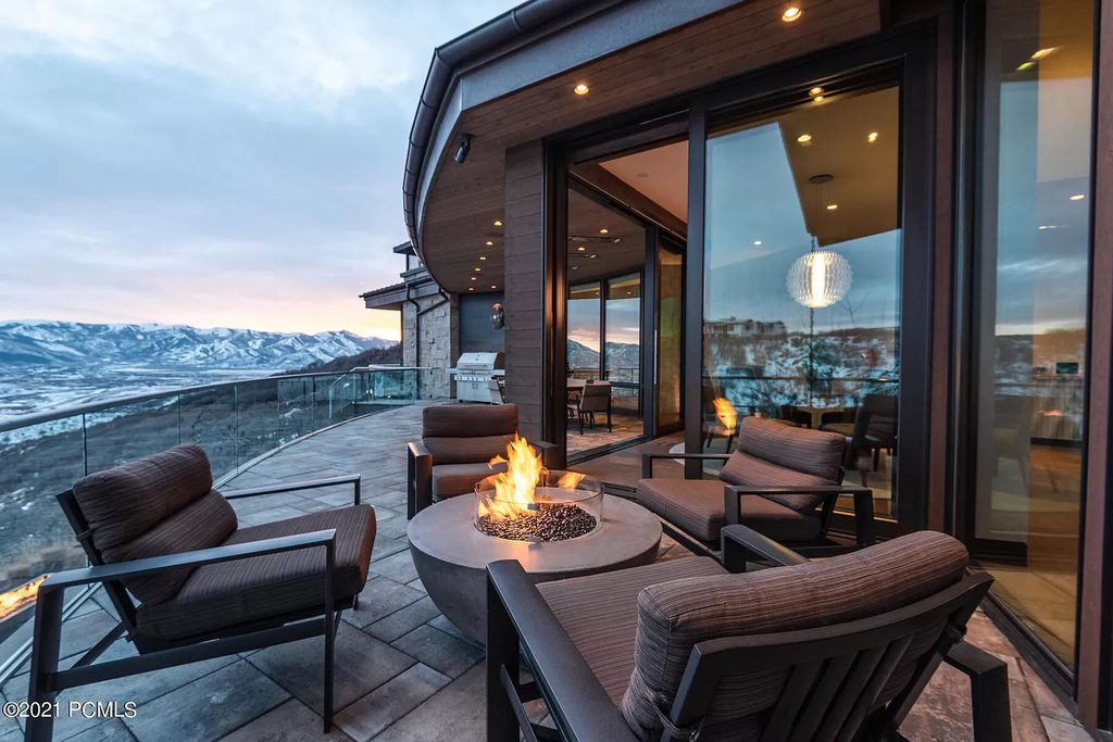 The Park City Home is a marvelous and magnificent estate now available for sale. This home located at 8742 N Lookout Ln, Park City, Utah; offering 6 bedrooms and 9 bathrooms with over 10,000 square feet of living spaces.