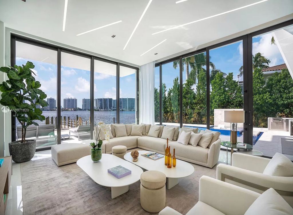 Masterfully Crafted Waterfront Home in Florida hits Market for $9,500,000