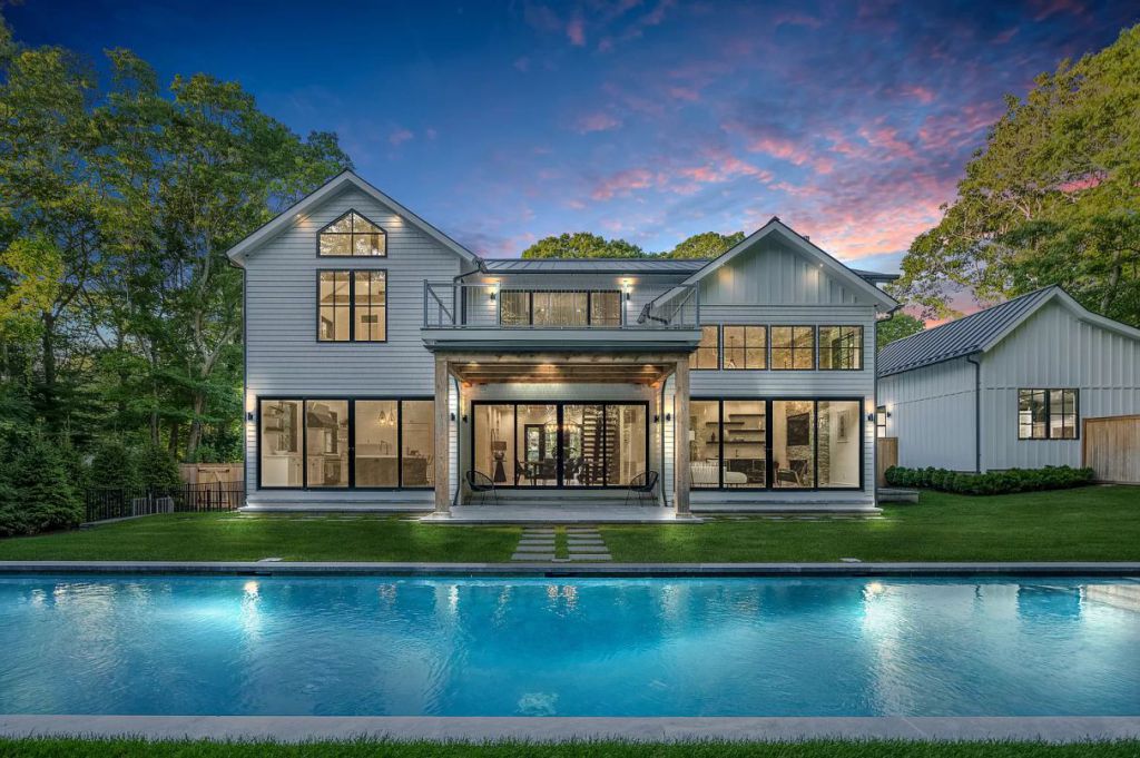 Newly-Constructed-Modern-East-Hampton-House-Sells-for-3995000-1