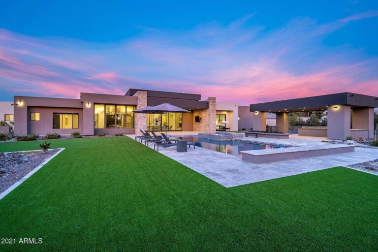 Newly Modern Construction Home in Paradise Valley Seeks for $4,495,000