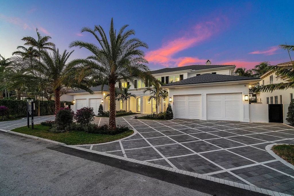 Newly-Modern-Transitional-Boca-Raton-Home-just-Listed-for-12990000-35_compressed
