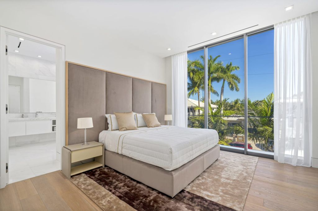 Palatially-Brand-New-Fort-Lauderdale-Mansion-hits-Market-for-24950000-16