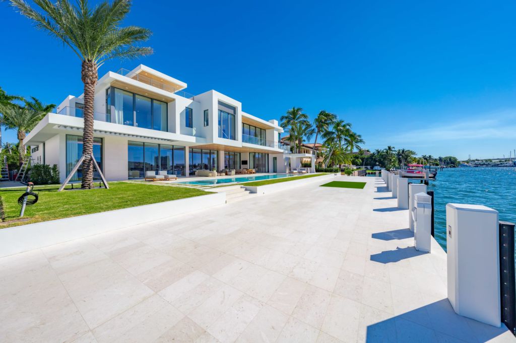 The Fort Lauderdale Mansion is a modern masterpiece in prestigious Harbor Beach with Awe-inspiring Intracoastal views now available for sale. This home located at 2412 Laguna Dr, Fort Lauderdale, Florida; offering 6 bedrooms and 9 bathrooms with over 9,400 square feet of living spaces