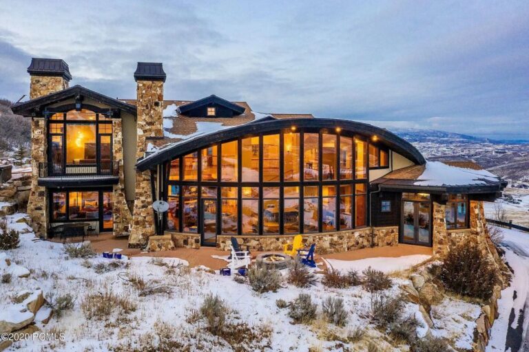 This $7,500,000 Utah Home Enjoys Giant Panoramic Ski Run Views