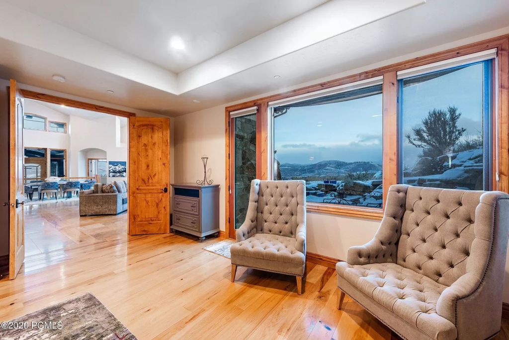 The Utah Home is a fabulous property overlooking Park City enjoys giant panoramic ski run views now available for sale. This home located at 370 Mountain Top Rd, Park City, Utah; offering 4 bedrooms and 5 bathrooms with over 7,000 square feet of living spaces.