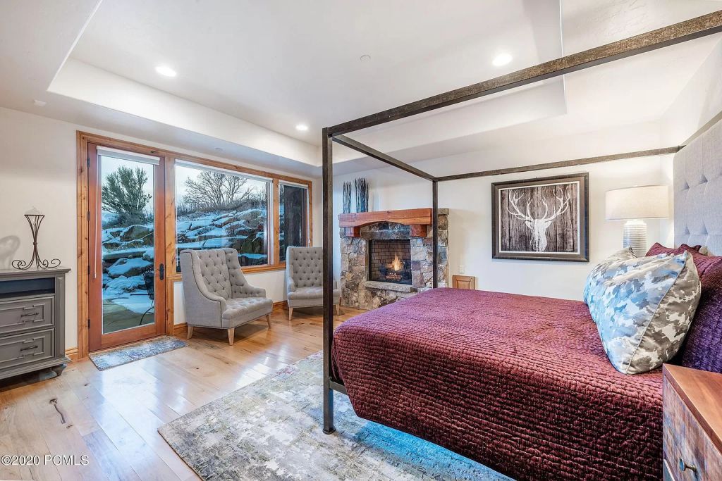 The Utah Home is a fabulous property overlooking Park City enjoys giant panoramic ski run views now available for sale. This home located at 370 Mountain Top Rd, Park City, Utah; offering 4 bedrooms and 5 bathrooms with over 7,000 square feet of living spaces.