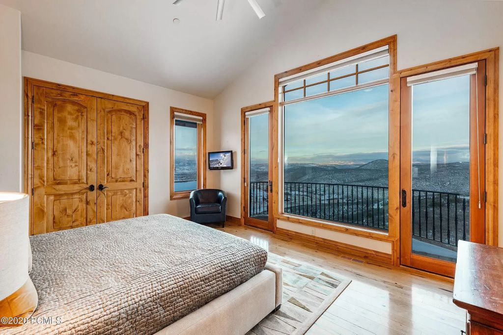 The Utah Home is a fabulous property overlooking Park City enjoys giant panoramic ski run views now available for sale. This home located at 370 Mountain Top Rd, Park City, Utah; offering 4 bedrooms and 5 bathrooms with over 7,000 square feet of living spaces.