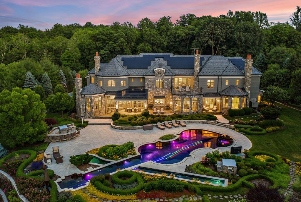 The New York Home is a luxurious property with extraordinary architectural details and exquisite formal gardens with fountains now available for sale. This home located at 55 Penwood Rd, Bedford Corners, New York; offering 6 bedrooms and 11 bathrooms with over 10,000 square feet of living spaces.