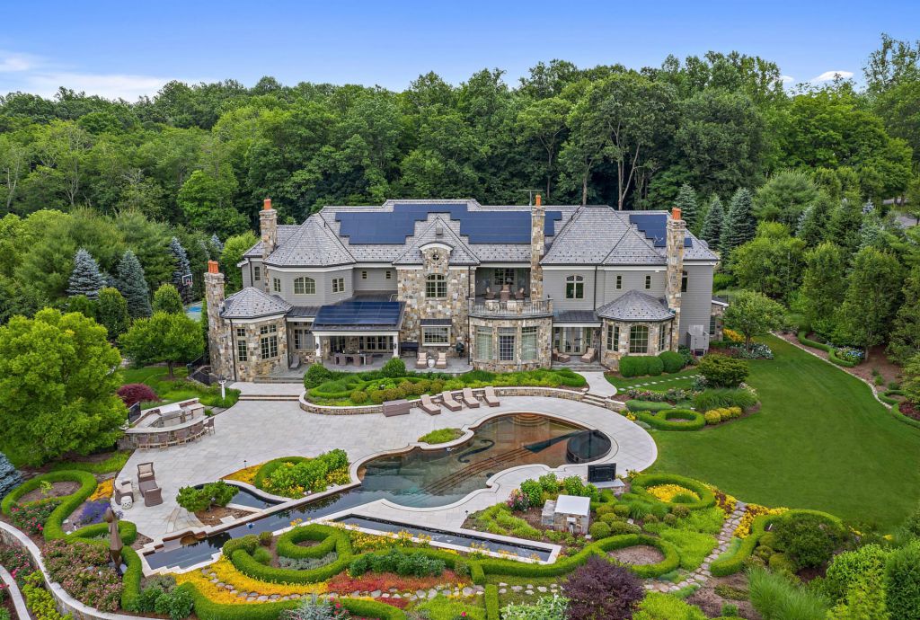 The New York Home is a luxurious property with extraordinary architectural details and exquisite formal gardens with fountains now available for sale. This home located at 55 Penwood Rd, Bedford Corners, New York; offering 6 bedrooms and 11 bathrooms with over 10,000 square feet of living spaces.