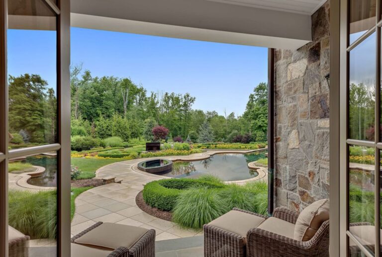 This 8,500,000 New York Home has An Unique ViolinShaped Pool