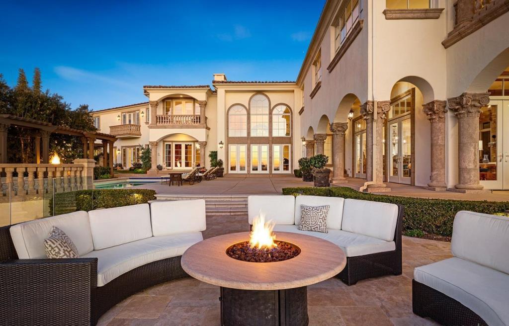 The La Jolla Mansion is a masterfully designed, meticulously constructed estate with front row views of the Pacific Ocean now available for sale. This home located at 9860 La Jolla Farms Rd, La Jolla, California; offering 7 bedrooms and 7 bathrooms with over 11,400 square feet of living spaces