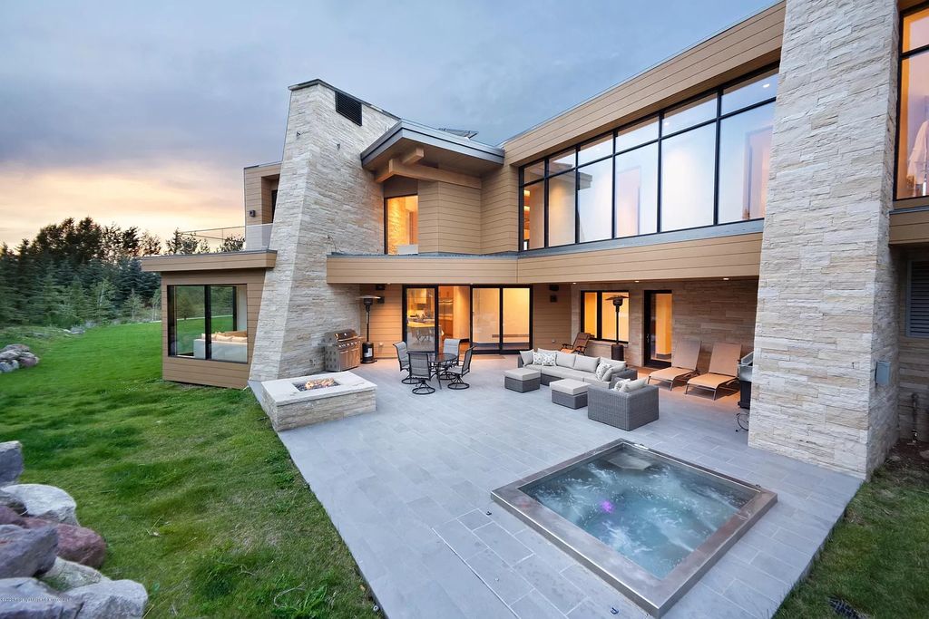 Thoughtfully-designed-and-crafted-Aspen-Home-for-Sale-at-19995000-9_compressed