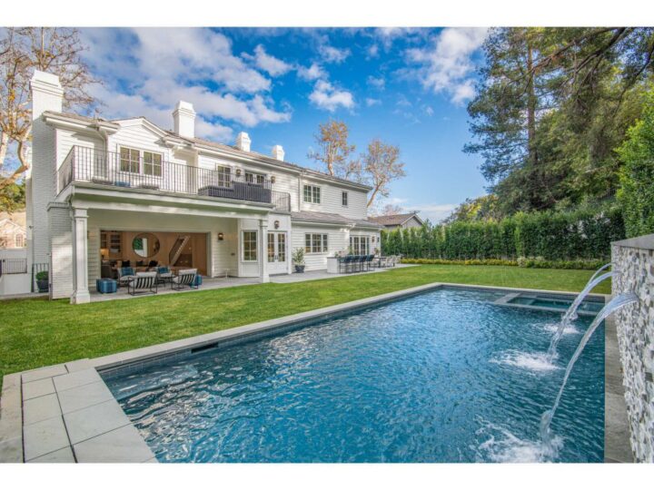 Impressive Estate in Los Angeles has Peaceful Tranquility of Canyon