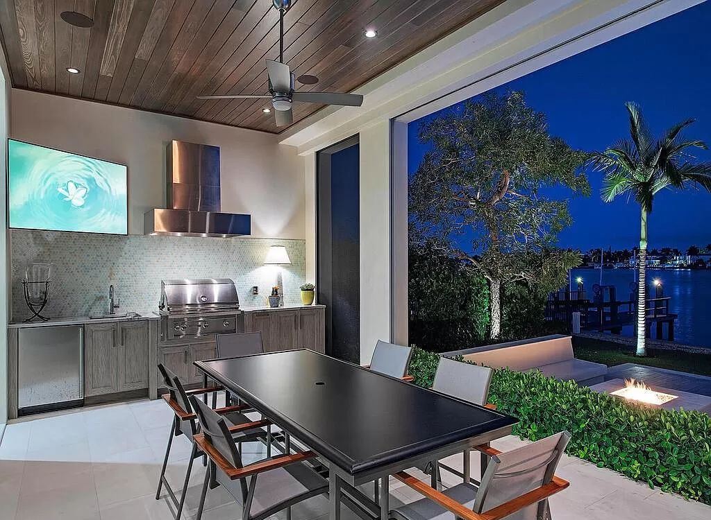 A-11995000-Magnificent-Home-in-Naples-offers-Unparalleled-Quality-meets-Unrivaled-Views-9
