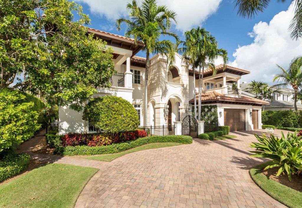 A-4850000-Sophisticated-Home-in-Boca-Raton-features-Exquisite-Decorator-Finishes-3
