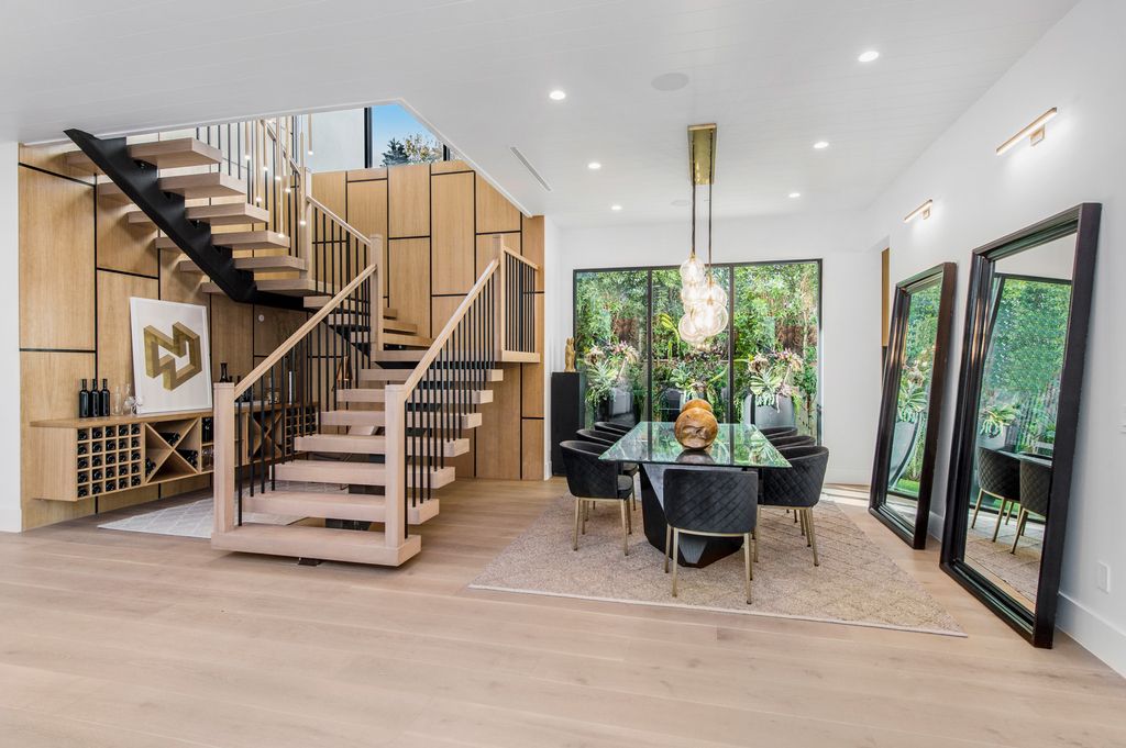 An-Elegant-Gated-Modern-Farmhouse-in-Studio-City-Listed-for-3495000-19