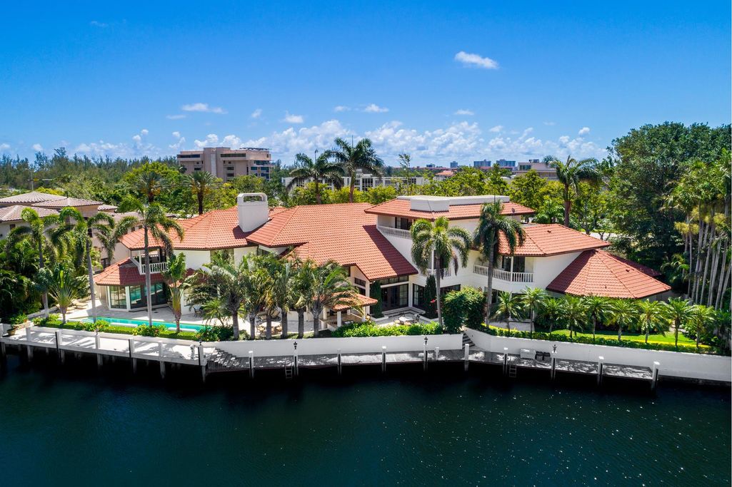 An Extraordinary Three storeys Villa in Boca Raton, Florida