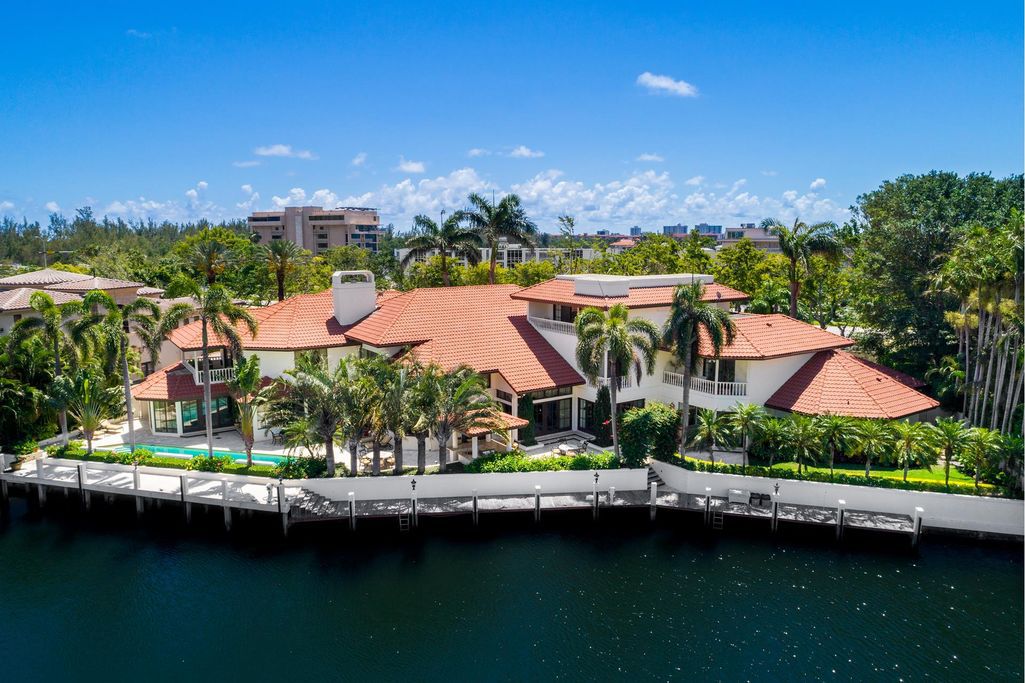 An-Extraordinary-Three-storeys-Villa-in-Boca-Raton-Florida-30