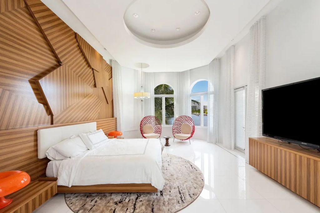 An-Impeccably-Designed-Golden-Beach-Waterfront-Home-for-Sale-at-15900000-21