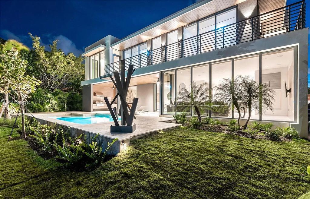 Brand-New-Miami-Beach-Home-Defining-Modern-Luxury-Living-Sells-for-5900000-6