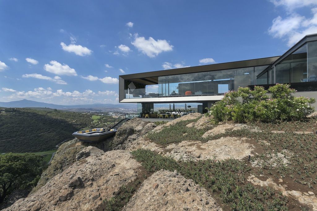 La Roca Home in Mexico was designed by RRZ Arquitectos in Modern style  offers a luxurious living of 1,500 square meter on a rocky hill with great views from every corner. This home located on wonderfully unique 7,500 square meter lot with amazing 360 degree views and incredible outdoor living spaces including patio, pool, garden.