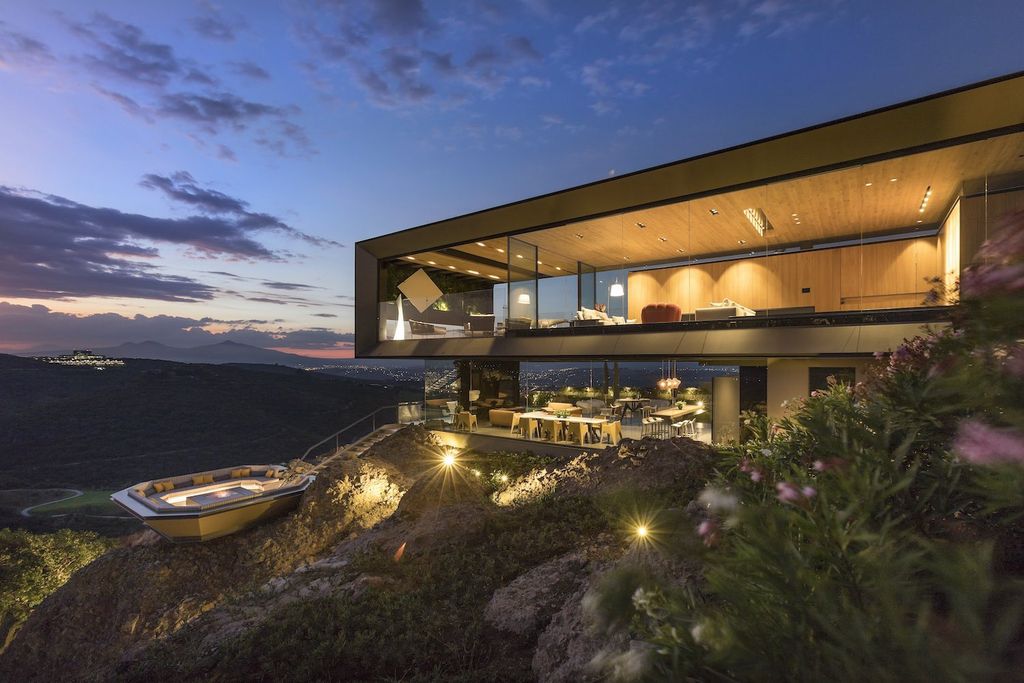 La Roca Home in Mexico was designed by RRZ Arquitectos in Modern style  offers a luxurious living of 1,500 square meter on a rocky hill with great views from every corner. This home located on wonderfully unique 7,500 square meter lot with amazing 360 degree views and incredible outdoor living spaces including patio, pool, garden.