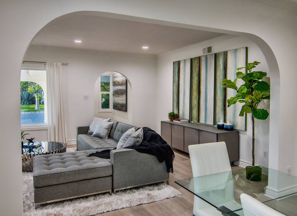 This elegant Spanish style bungalow in 6420 Drexel Ave, Los Angeles was built in 1926 and was renovated in 2017 by 4br Design which is well-known for Modern Luxury Interior Design