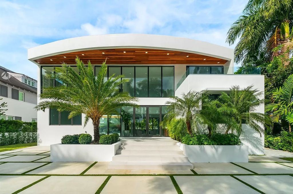 Enjoy-5500000-New-Construction-Modern-Home-in-Miami-Beach-1