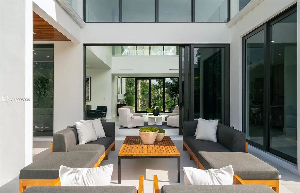 Enjoy-5500000-New-Construction-Modern-Home-in-Miami-Beach-10