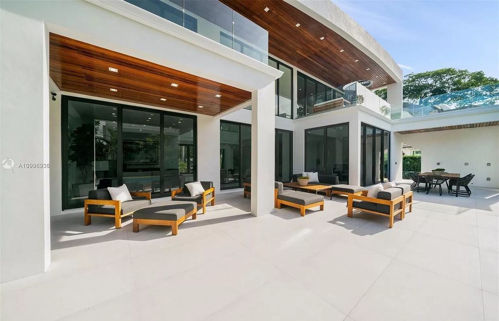 Enjoy-5500000-New-Construction-Modern-Home-in-Miami-Beach-21