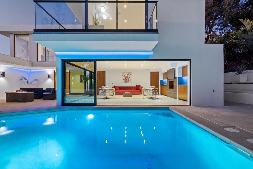 The Los Angeles Home is a Mid-Century Modern retreat boasts jetliner mountain and city views now available for sale. This home located at 8030 Mulholland Dr, Los Angeles, California; offering 3 bedrooms and 6 bathrooms with over 4,500 square feet of living spaces.
