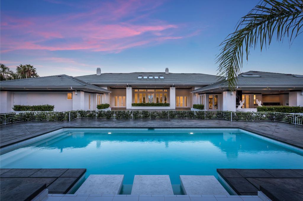 Exquisite Ocean Views Home in California with Solar Panels System