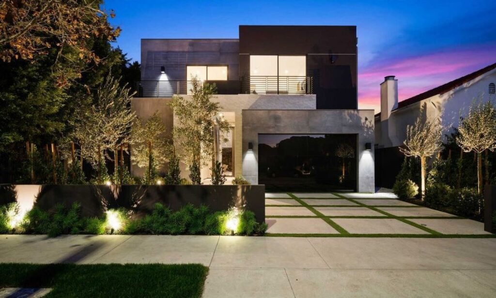 Exquisitely Crafted Residence with dramatic modern detail in Los Angeles