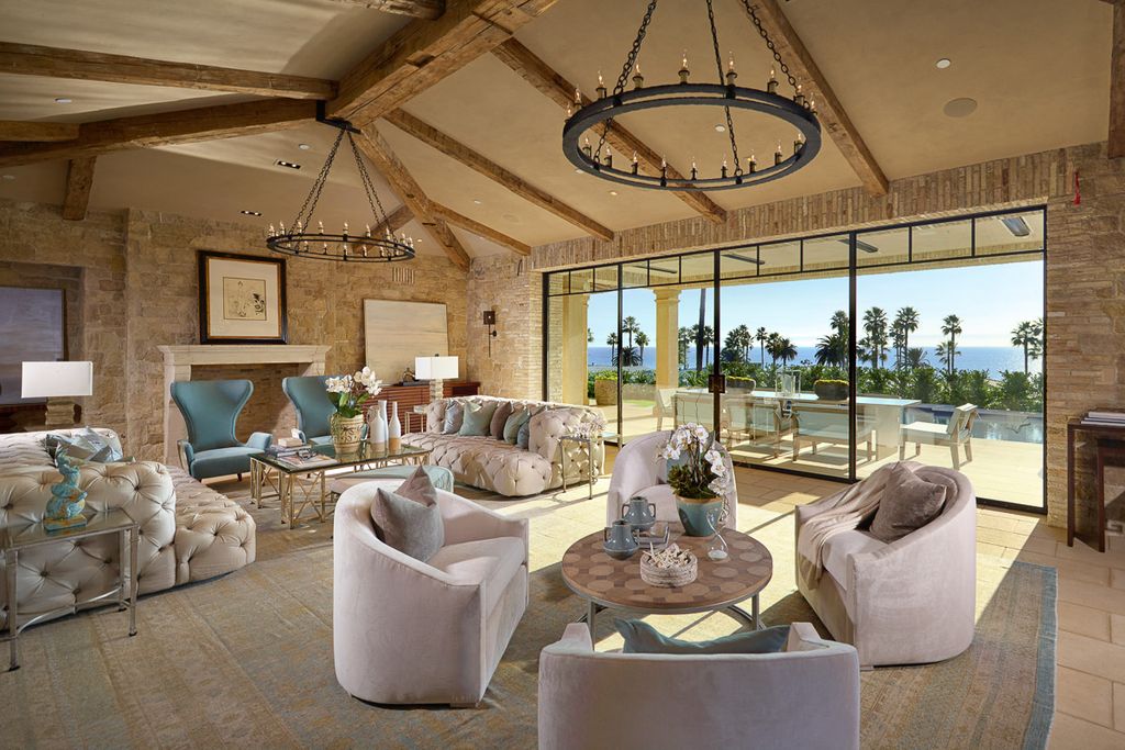 Extraordinary Laguna Beach house in California by architect Chris Light