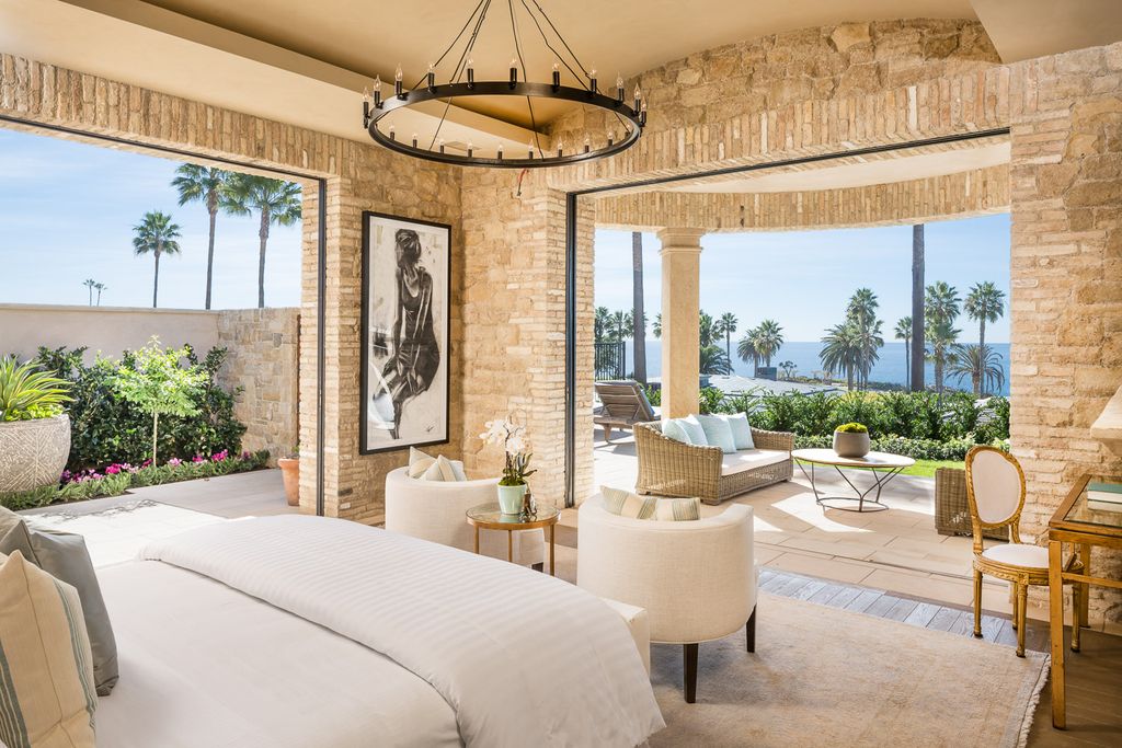 Extraordinary Laguna Beach house in California by architect Chris Light