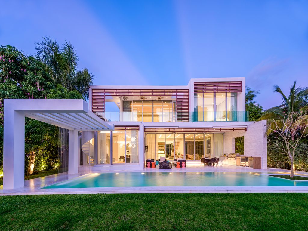 Golden Beach Home in Florida was designed by Danny Sorogon in Modern contemporary style; this house is one of the finest high-end luxury homes throughout the highly cherished and desirable South Florida region.
