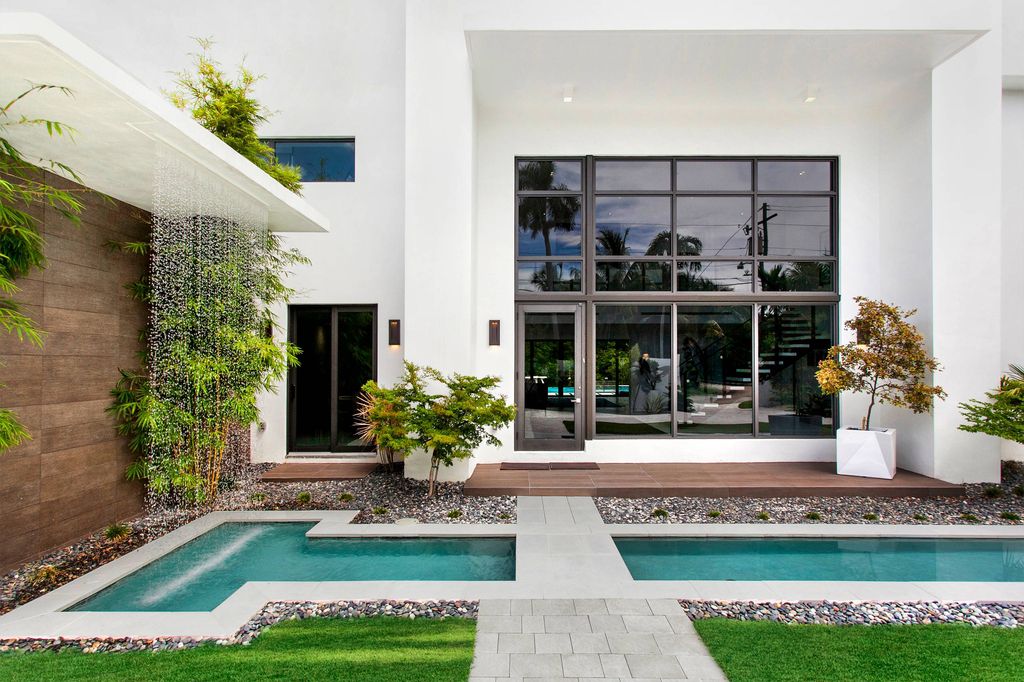 Fort-Lauderdale-Waterfront-Modern-Home-by-In-Site-Design-Group-LLC-3