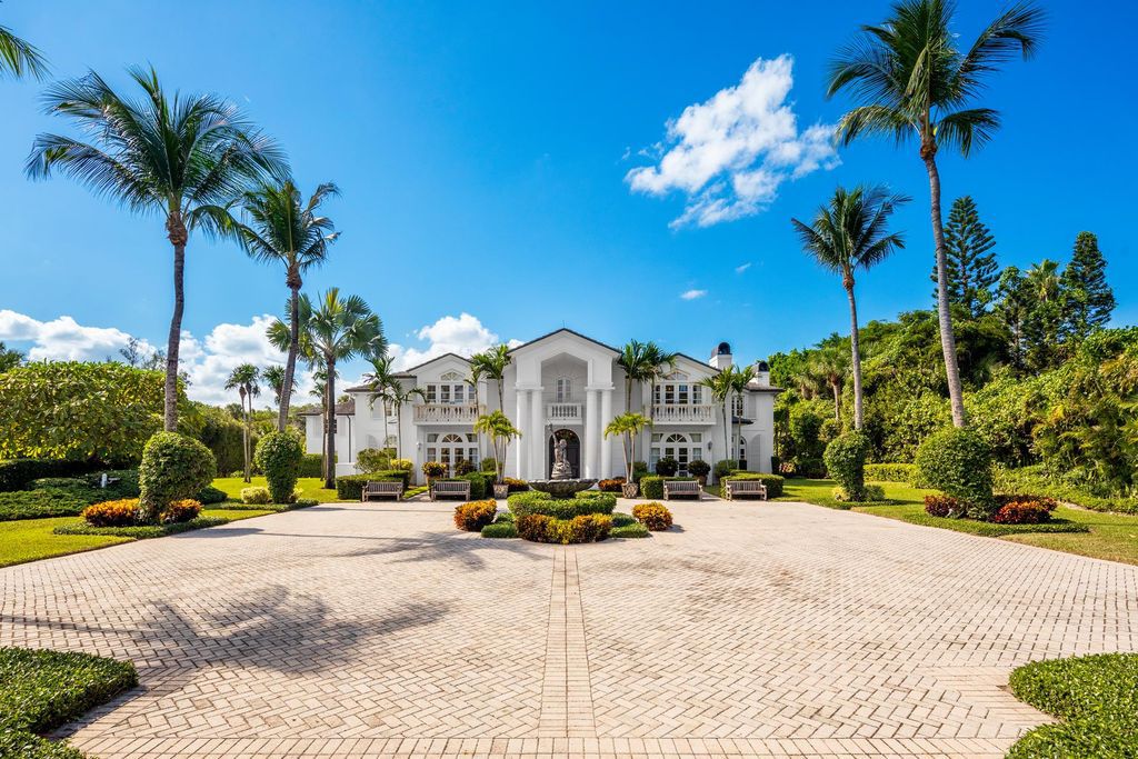 Gorgeous Custom Built Mansion with spacious front yard in Florida