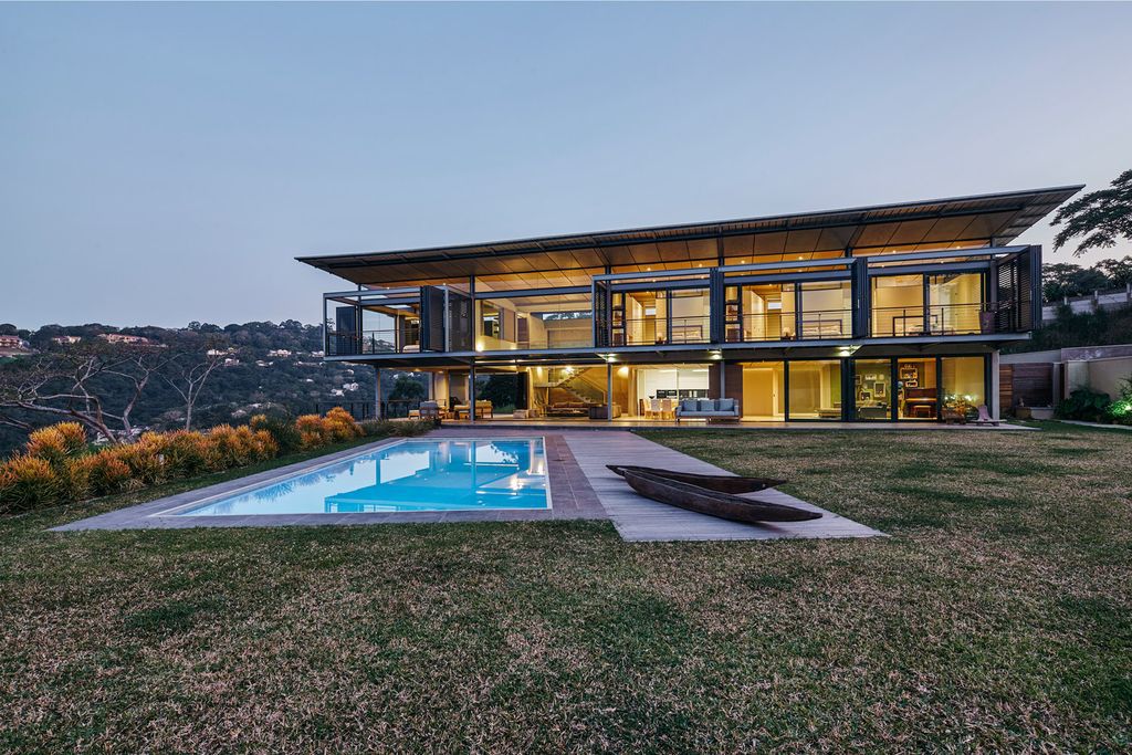 Mansfield House in South Africa was designed by Elphick Proome Architects with simple sustainability principles derive large over-sailing roofs, a screened elevated verandah, extensive rainwater harvesting and use of natural ventilation. 