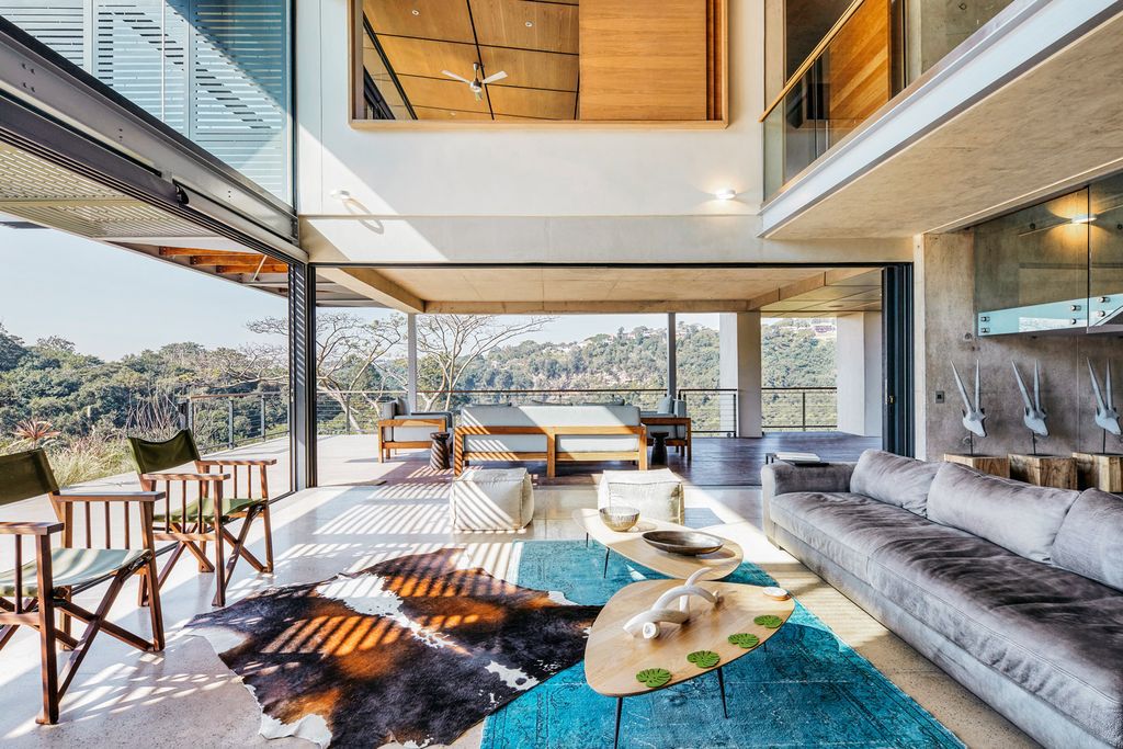 Mansfield House in South Africa was designed by Elphick Proome Architects with simple sustainability principles derive large over-sailing roofs, a screened elevated verandah, extensive rainwater harvesting and use of natural ventilation. 