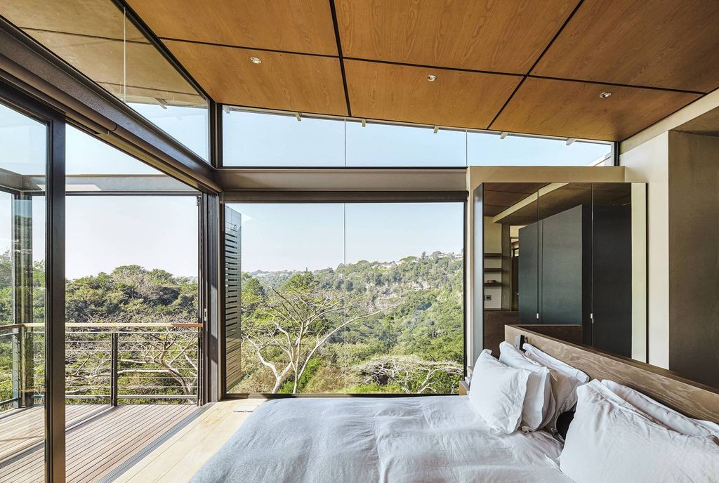 Mansfield House in South Africa was designed by Elphick Proome Architects with simple sustainability principles derive large over-sailing roofs, a screened elevated verandah, extensive rainwater harvesting and use of natural ventilation. 