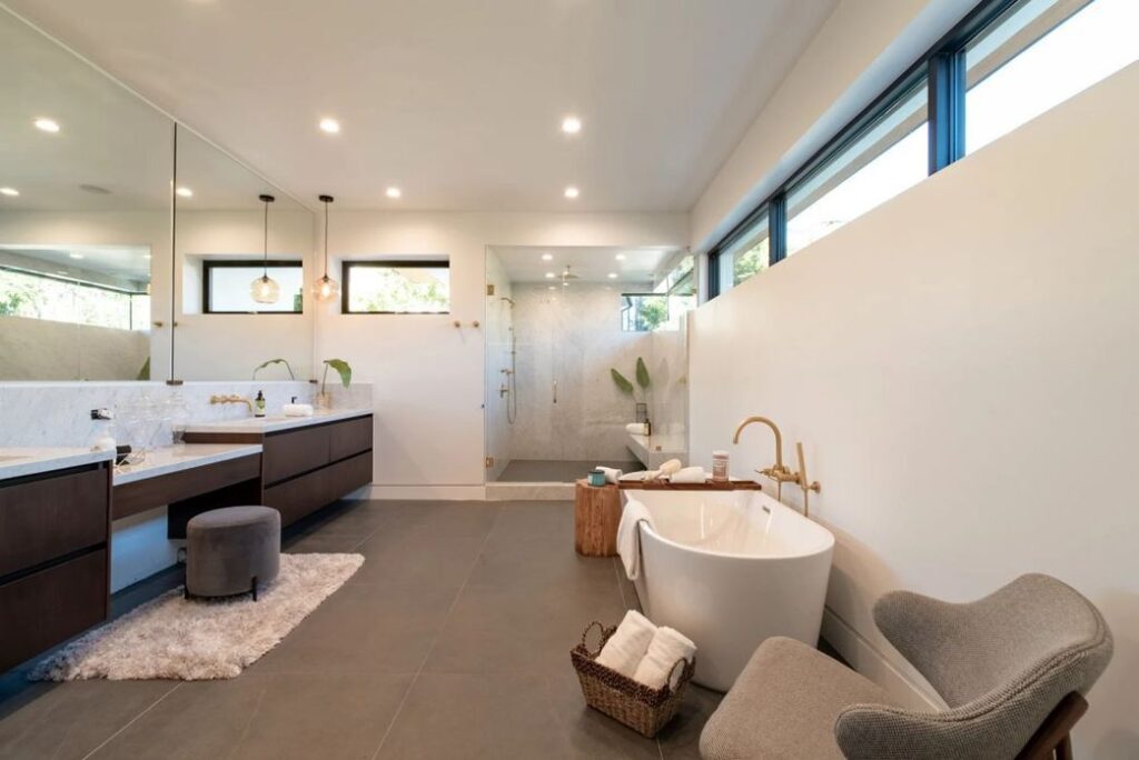 Incredible Brand New House in Los Angeles with Smart Lutron system