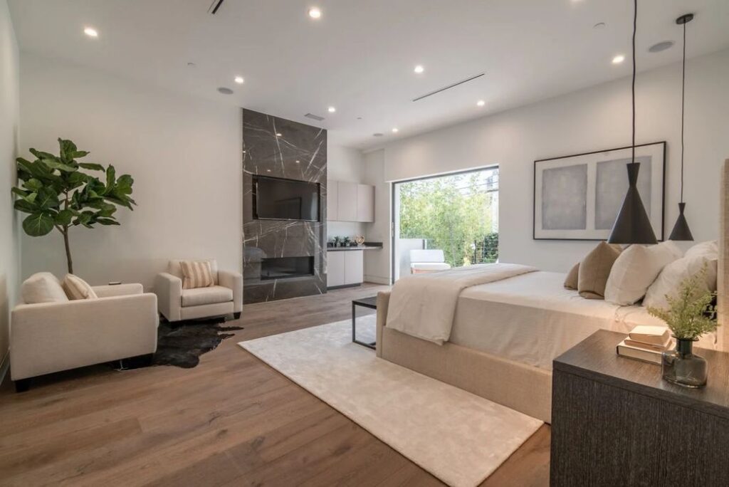 Incredible Brand New House in Los Angeles with Smart Lutron system