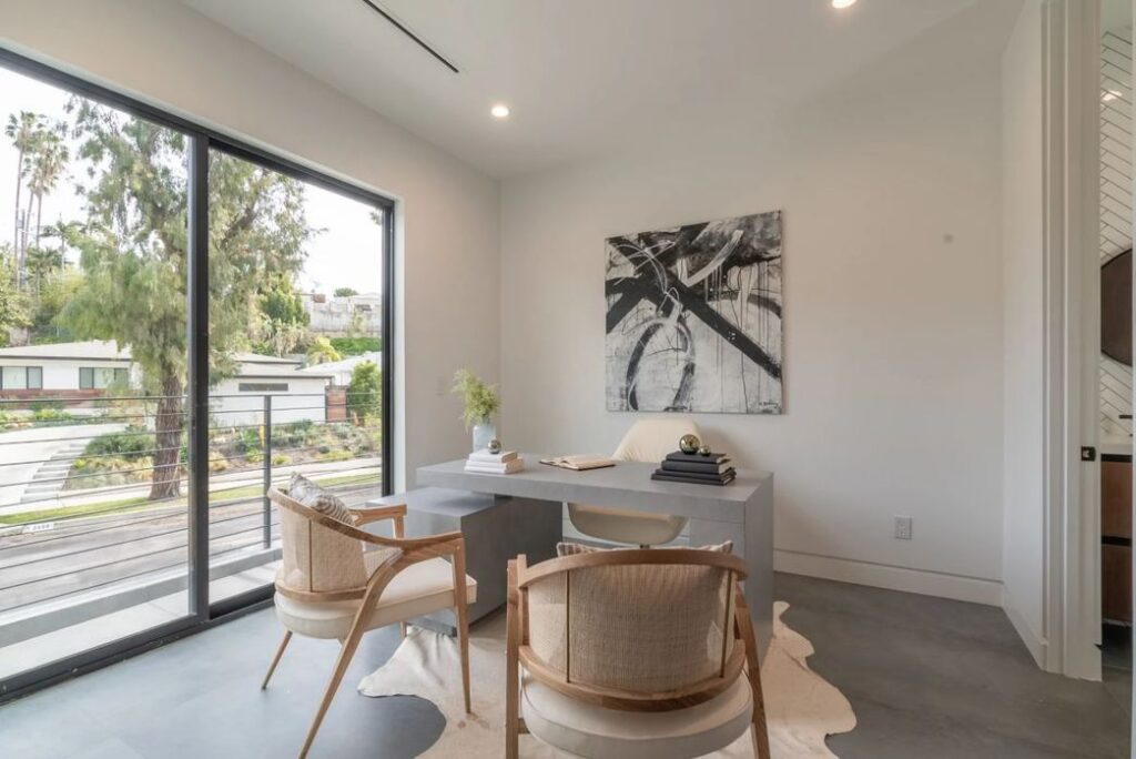 Incredible Brand New House in Los Angeles with Smart Lutron system