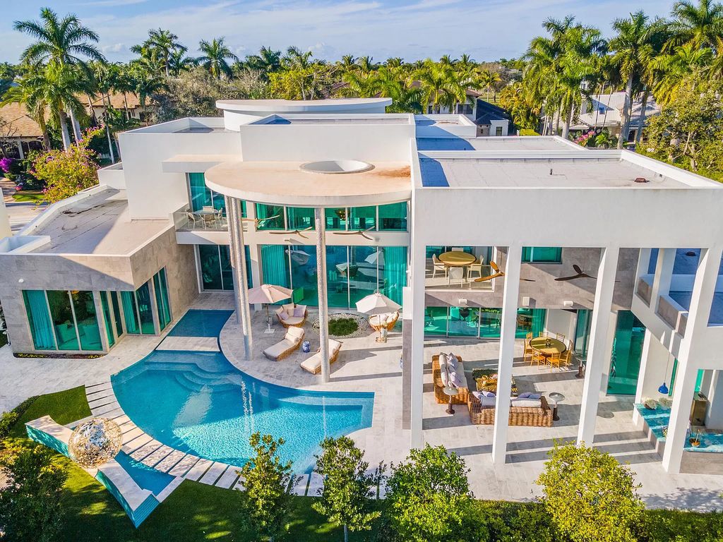 Inside-A-12950000-New-Boca-Raton-Home-with-Dramatic-Contemporary-Design-11